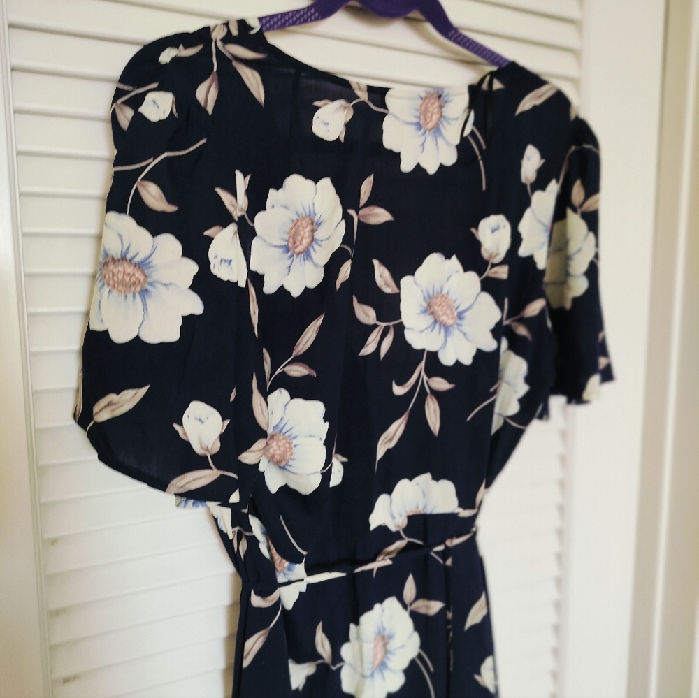 LuLu Navy Blue White Floral Hi-Lo 100% Rayon Wrap Dress Size Large - Picture 6 of 9